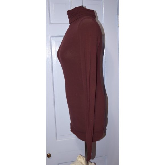 Theory Burgundy turtleneck size medium - Picture 2 of 3